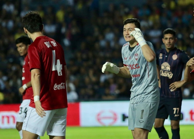 Đặng Văn Lâm bị thủng lưới, Muang Thong United tiếp tục bại trận
