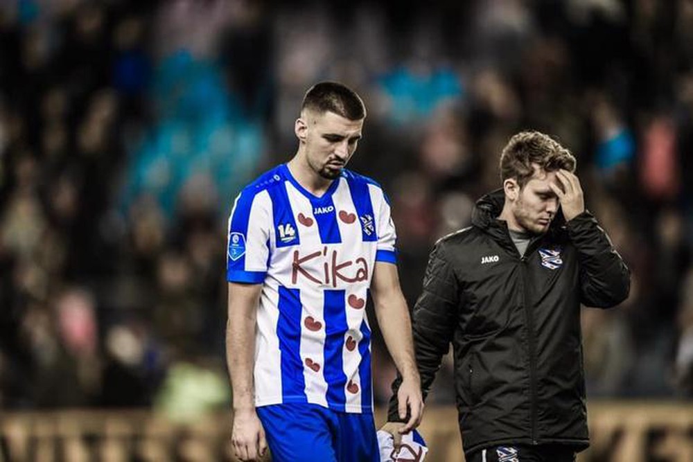 Đoàn Văn Hậu lại bị “bỏ quên”, Heerenveen 8 trận không thắng liên tiếp