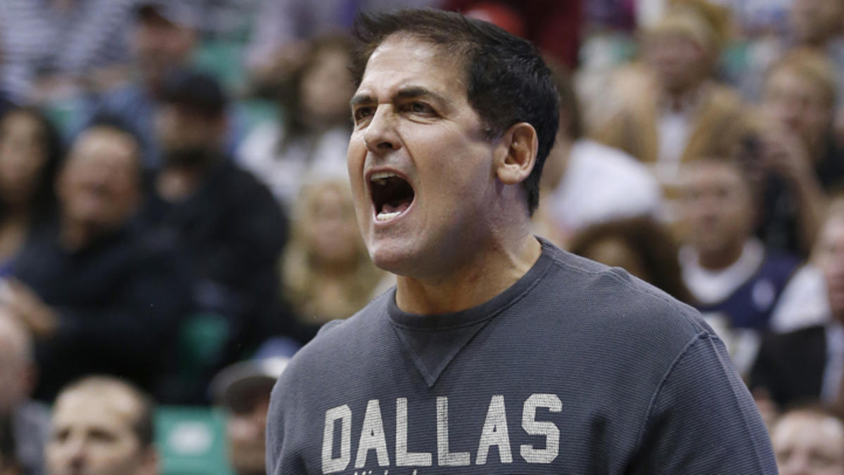 Ông bầu Dallas Mavericks nổi giận lôi đình vì bẻ còi gây tranh cãi