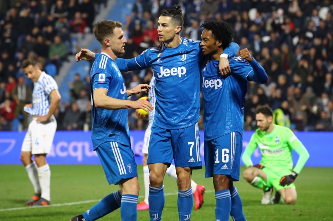 Ronaldo đạt cột mốc 1000 trận phi thường trong ngày đi vào lịch sử