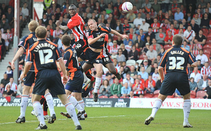 Soi kèo Luton Town vs Brentford 02h45, ngày 26/02 (hạng Nhất Anh)