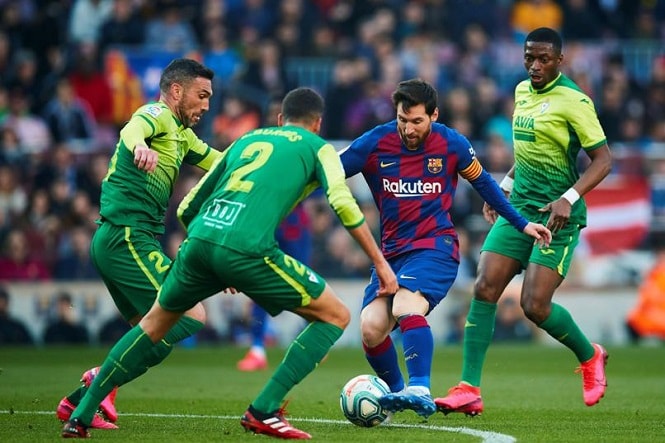 Messi chỉ còn cách kỷ lục của Pele 17 bàn sau khi lập poker Messi chỉ còn cách kỷ lục của Pele 17 bàn sau khi lập poker