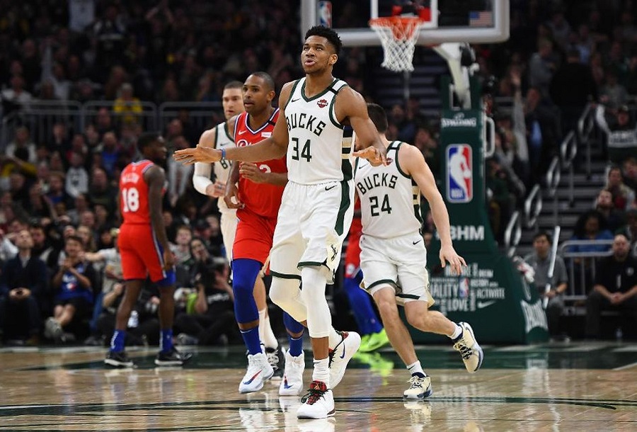 Milwaukee Bucks làm nên điều lịch sử tại giải bóng rổ NBA