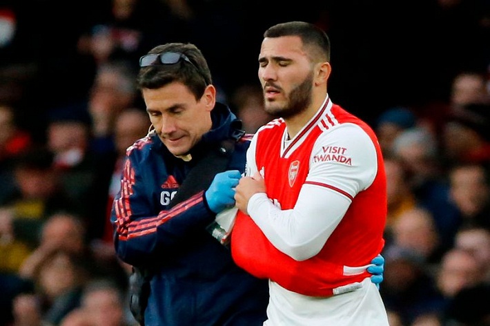 Arsenal "hưởng lợi" bất ngờ từ chấn thương của Kolasinac ở trận thắng Everton