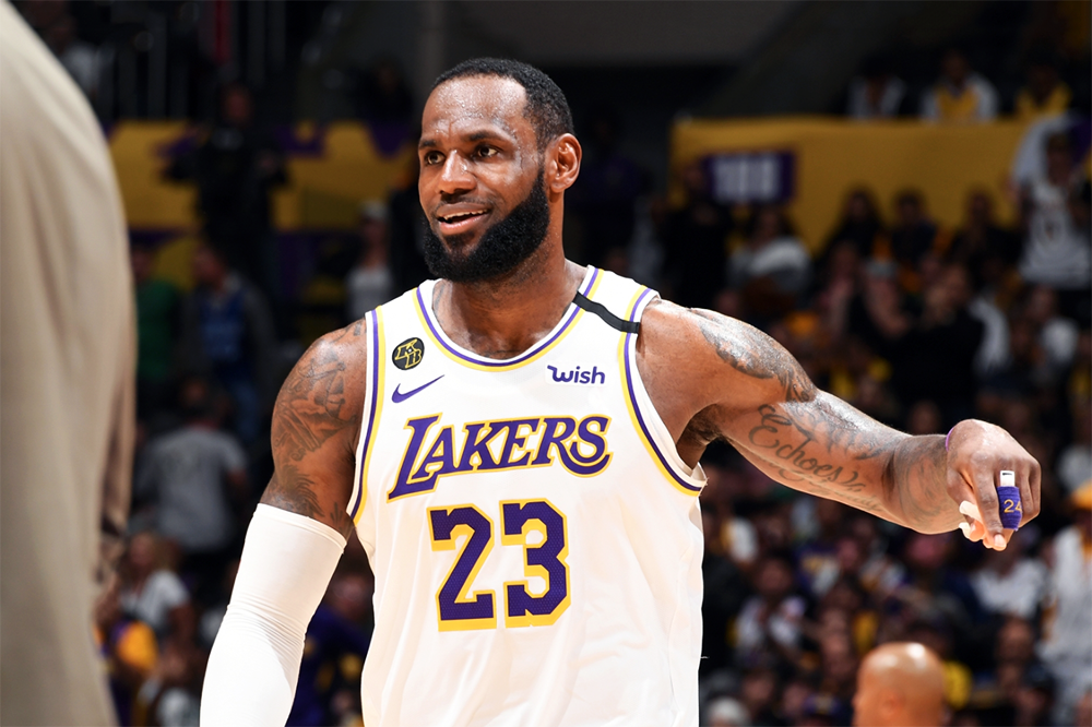 LeBron James ném clutch, Lakers thắng nghẹt thở Celtics dù Jayson Tatum đạt career-high