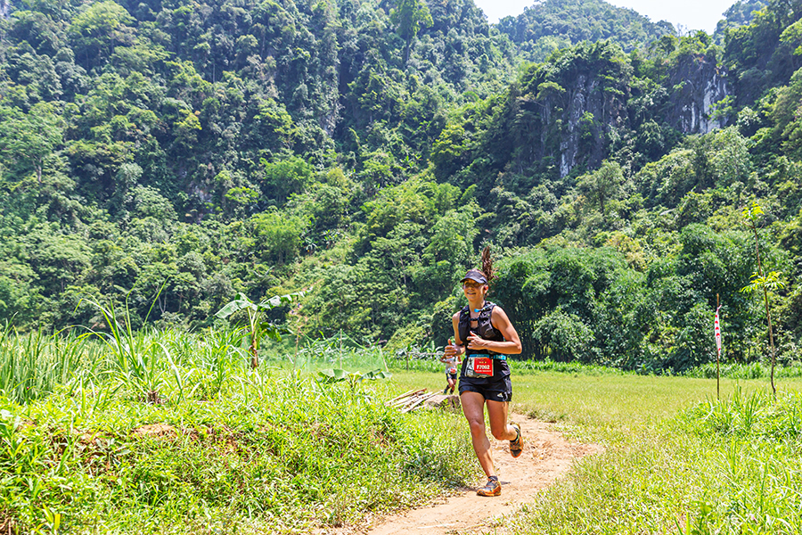 Người đẹp Slovakia vô địch 70km Vietnam Jungle Marathon 2019 chia sẻ bí quyết chinh phục núi rừng Pù Luông Người đẹp Slovakia vô địch 70km Vietnam Jungle Marathon 2019 chia sẻ bí quyết chinh phục núi rừng Pù Luông