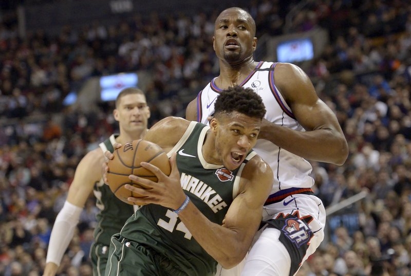 Giannis Antetokounmpo suýt đạt triple-double, Milwaukee Bucks đạt mốc 50 trận thắng
