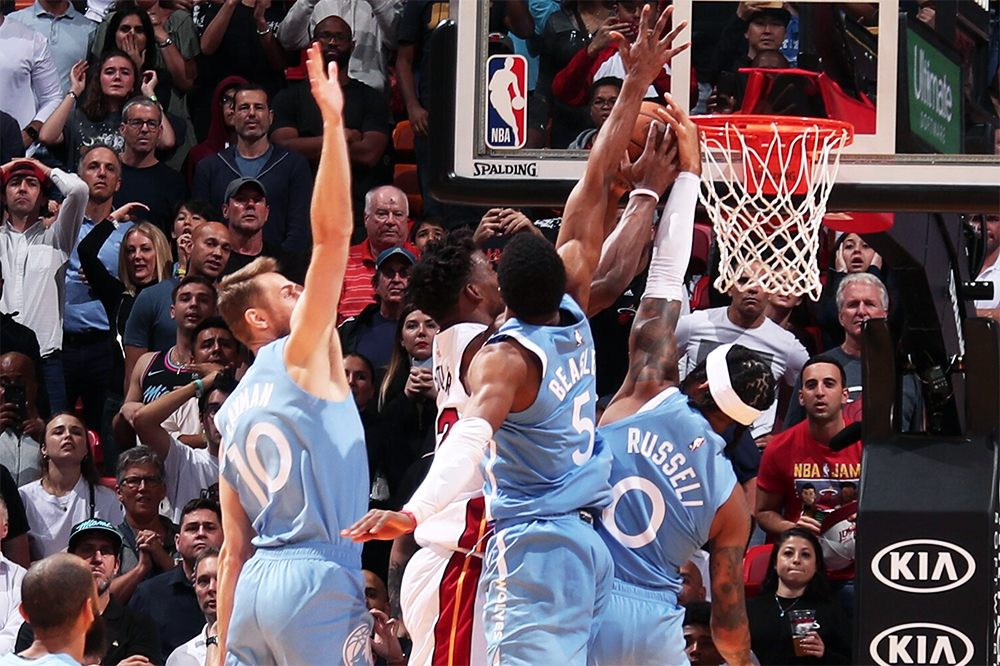 Block game-winner của Jimmy Butler, D'Angelo Russell có chiến thắng đầu tay cùng Timberwolves