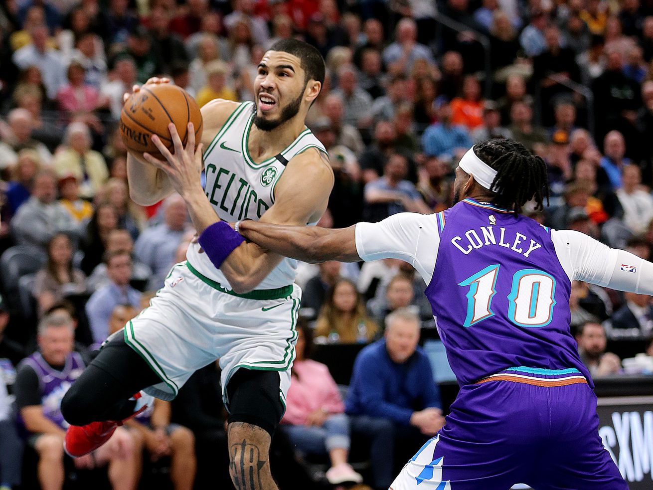 Jayson Tatum 3 trận liền ghi trên 30 điểm, đẩy Utah Jazz vào khủng hoảng