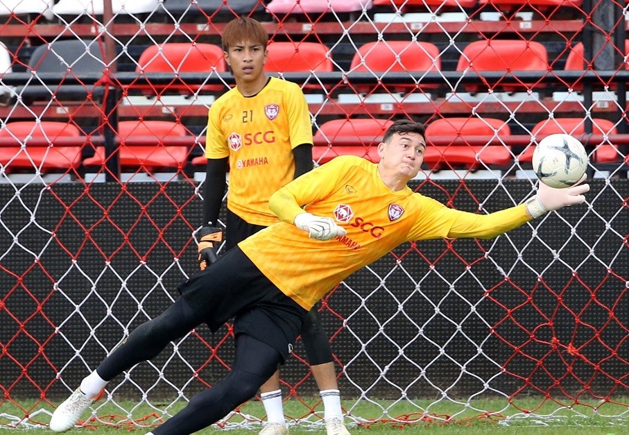 Lần đầu dự bị, Đặng Văn Lâm nhìn Muang Thong United thắng trận đầu tiên