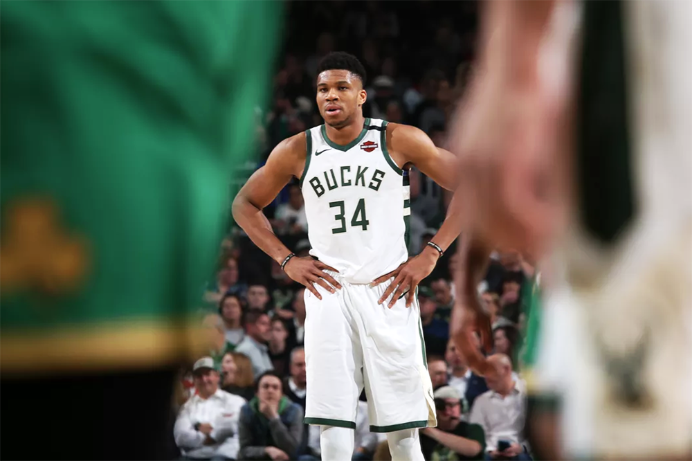Milwaukee Bucks: Theo đuổi lịch sử hay chuẩn bị cho vòng Playoffs?