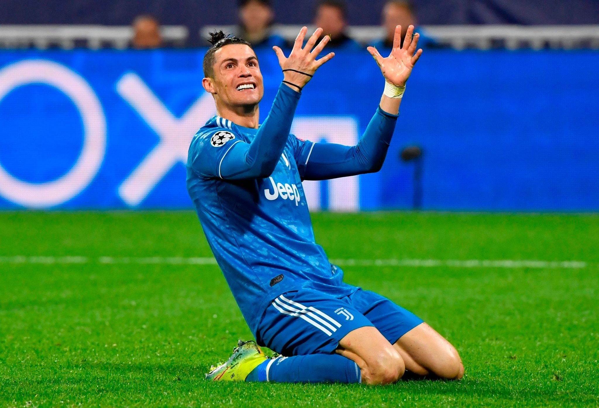 Ronado tạo dấu mốc đáng quên về đá phạt ở Cúp C1 với Juventus