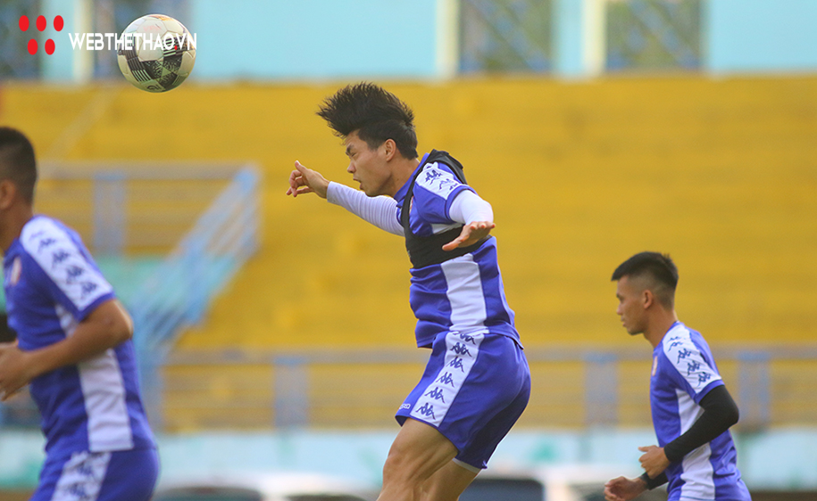 Chùm ảnh: Công Phượng tích cực tập luyện, quyết tâm "xé lưới" Hà Nội FC