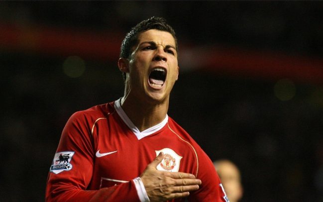 Ronaldo với cuốn sách “Hoàng đế châu Âu” được kể bằng hình ảnh đẹp nhất Ronaldo với cuốn sách “Hoàng đế châu Âu” được kể bằng hình ảnh đẹp nhất