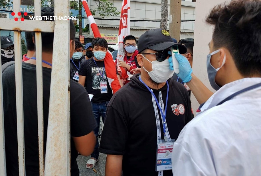 Nhiều CĐV không đeo khẩu trang đến sân xem Siêu cúp QG 2019