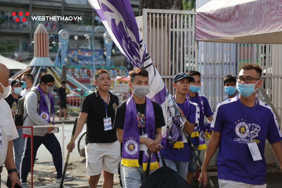Nhiều CĐV không đeo khẩu trang đến sân xem Siêu cúp QG 2019