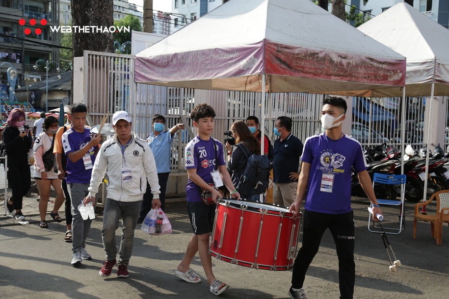 Nhiều CĐV không đeo khẩu trang đến sân xem Siêu cúp QG 2019