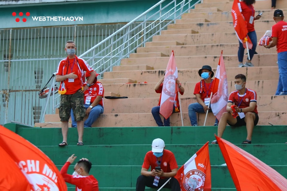 Nhiều CĐV không đeo khẩu trang đến sân xem Siêu cúp QG 2019
