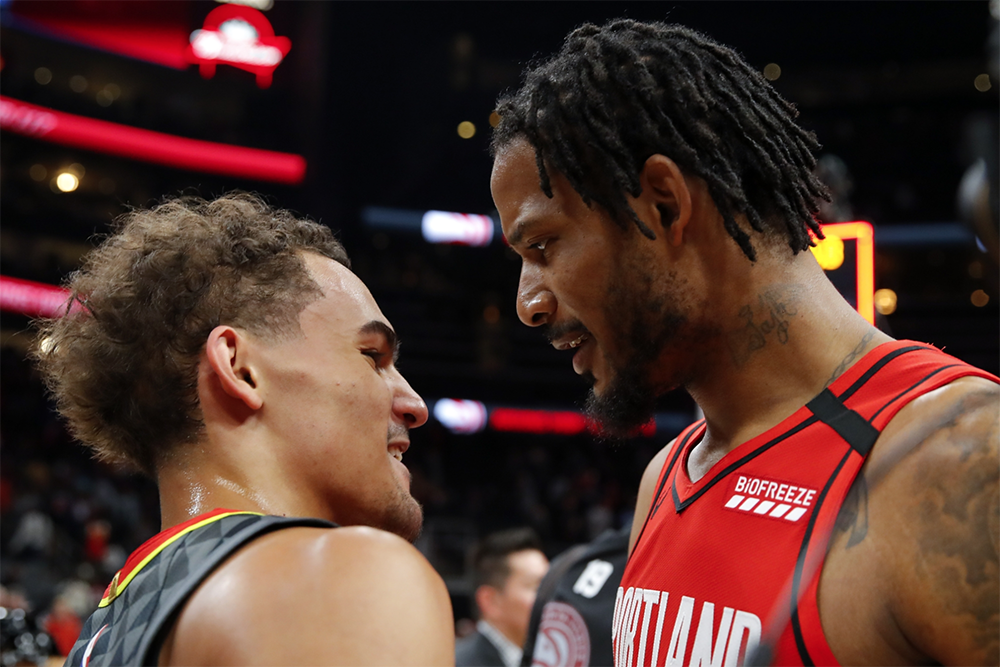 Bị xỏ háng ngay trong trận, Trevor Ariza cảnh cáo Trae Young