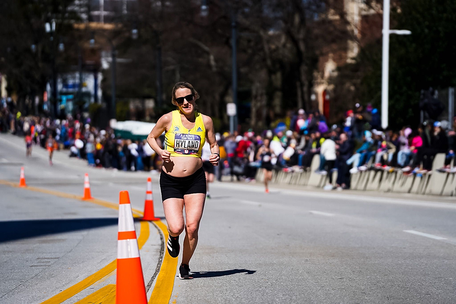 Hai phụ nữ mang bầu và bà mẹ sinh con 4 tuần tham dự Olympic Marathon Trials