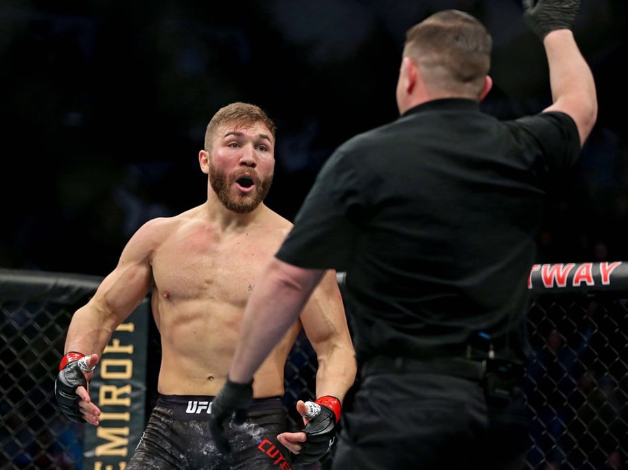 Pha dừng trận đấu khó hiểu gây tranh cãi tại UFC Norfolk