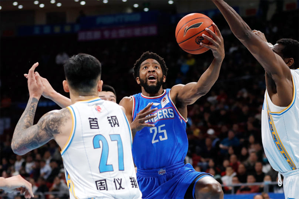Cựu cầu thủ NBA vướng tâm dịch COVID-19 được giải cứu bởi Golden State Warriors