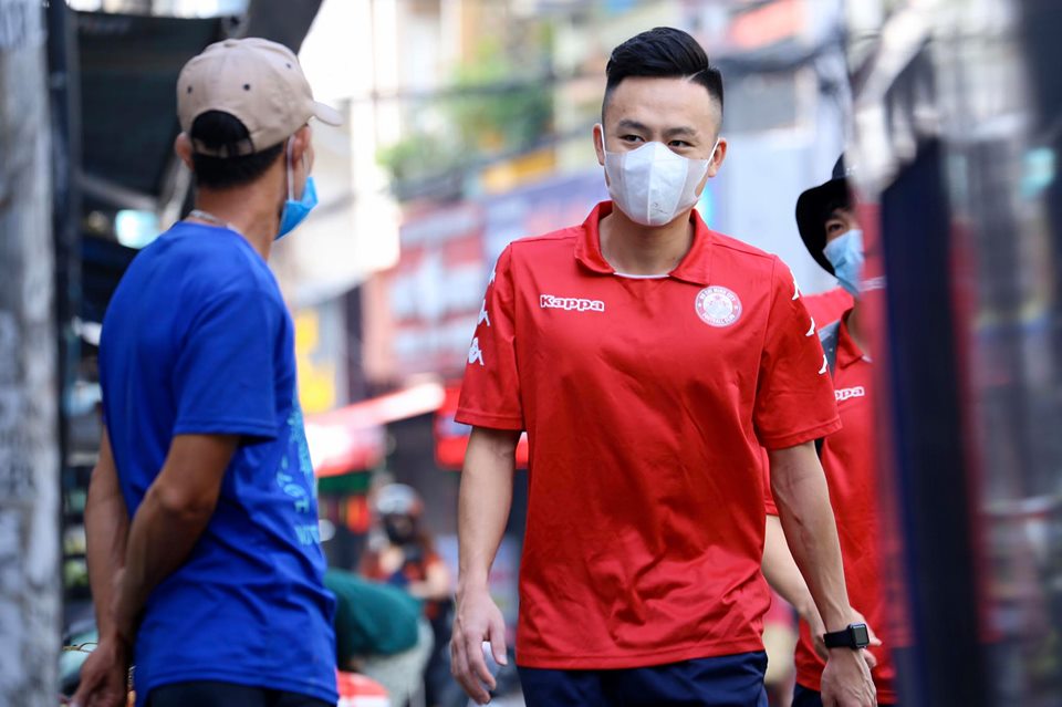 Công Phượng cùng đồng đội tập luyện trở lại sau giãn cách xã hội Công Phượng cùng đồng đội tập luyện trở lại sau giãn cách xã hội