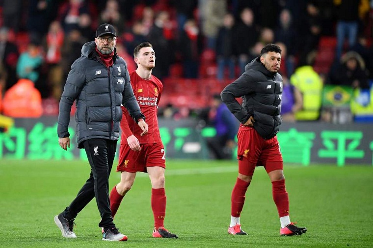 CĐV MU hả hê khi Liverpool bỏ lỡ cú ăn ba ở mùa này