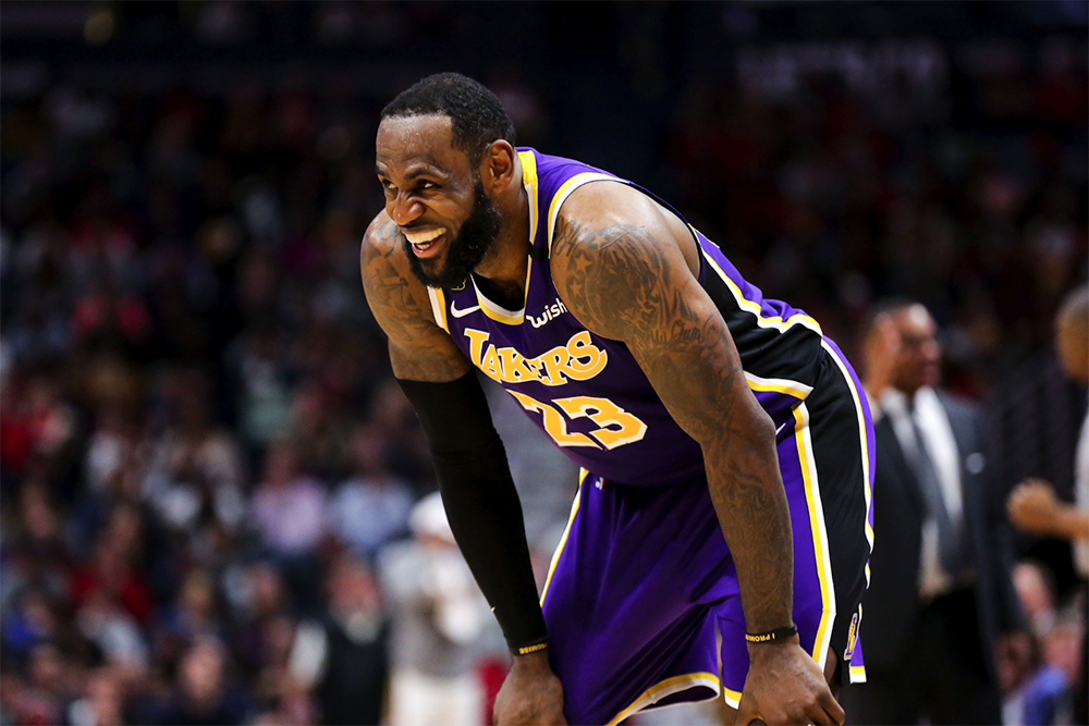 LeBron James nói gì về cú ném "logo" đang gây sốt?