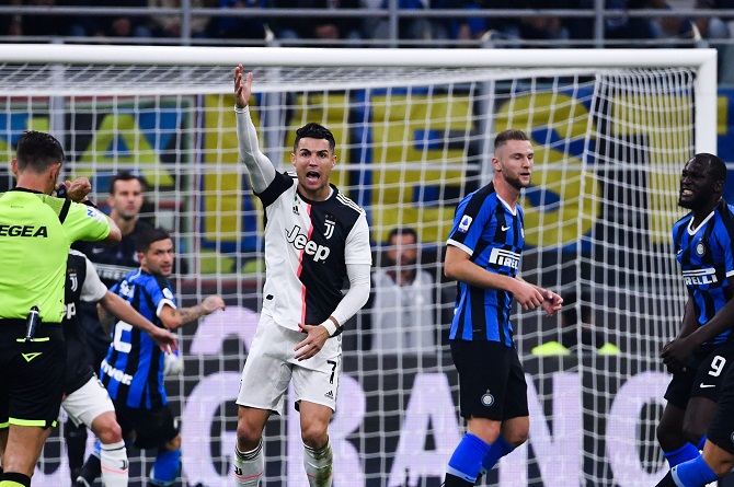 Ronaldo và Juventus chơi trận gặp Inter mà không có khán giả