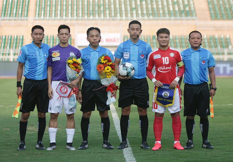 Khai màn V.League 2020: Nỗi lòng của các đội bóng khi đá trên sân không khán giả