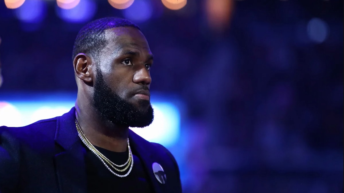 LeBron James từ chối việc chơi trong một trận đấu không khán giả