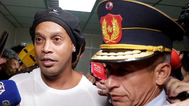 Tin bóng đá 7/3: Ronaldinho bị bắt giữ hai lần trong 48 giờ