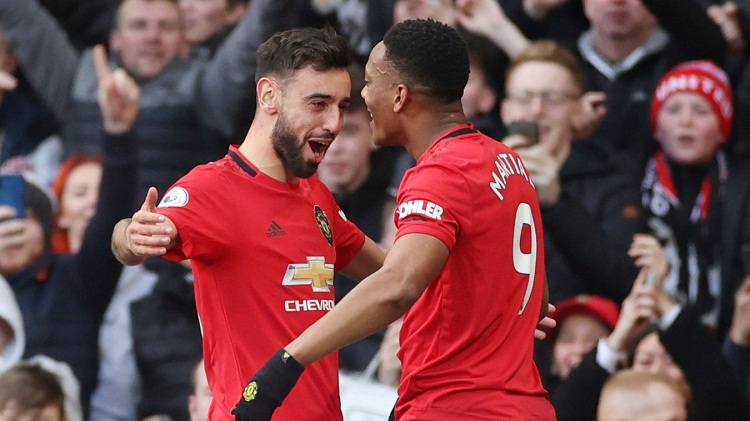 Fernandes kiến tạo cực đỉnh giúp Martial sánh ngang thành tích của Ronaldo