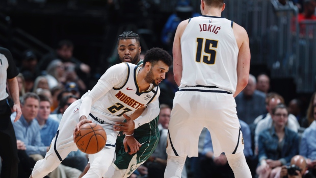 Milwaukee Bucks cho nguyên đội hình chính nghỉ ngơi, Denver Nuggets thắng vất vả