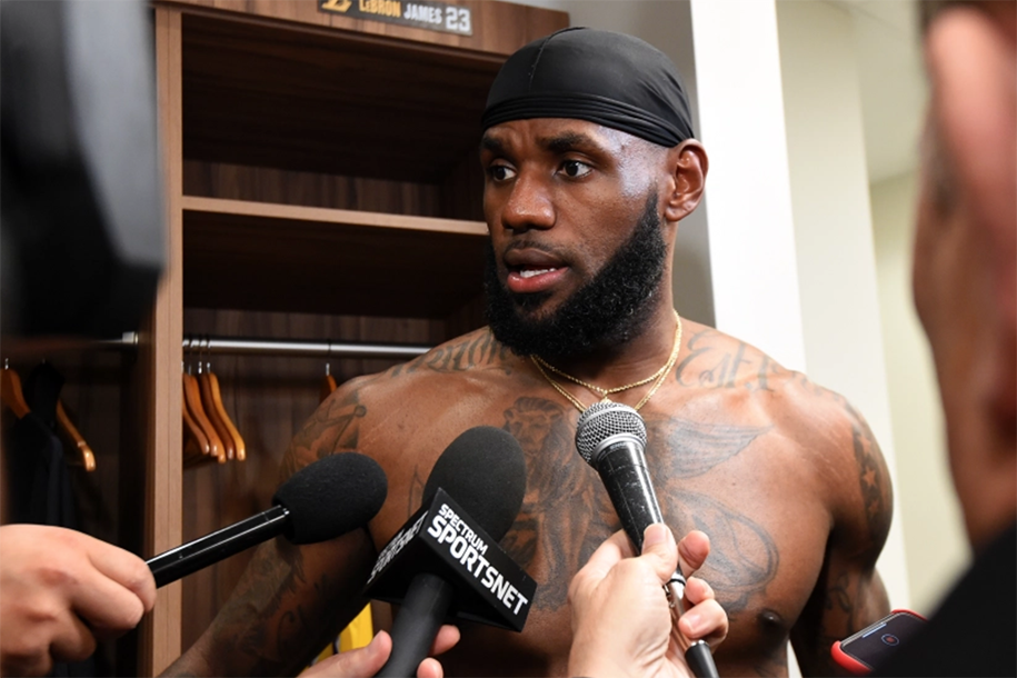 Thực hiện khuyến cáo tiếp theo về COVID-19: NBA sẽ "cấm cửa" phòng thay đồ
