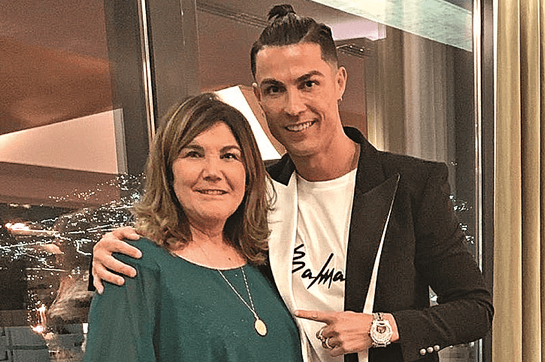 Ronaldo đưa gia đình về quê nhà trú ẩn phòng tránh virus corona Ronaldo đưa gia đình về quê nhà trú ẩn phòng tránh virus corona