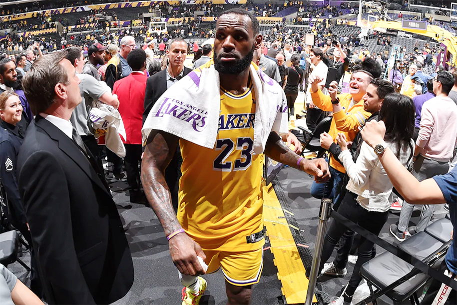 LeBron James rút lại tuyên bố cũ, chia sẻ về COVID-19 và NBA mùa đại dịch