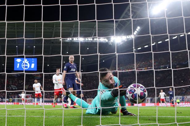 Cựu tiền đạo Ngoại hạng Anh: "Lloris trông thật ngứa mắt"