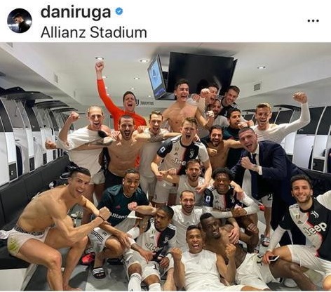 Bức ảnh ăn mừng có Ronaldo gây ra sợ hãi khi Rugani nhiễm Covid-19 Bức ảnh ăn mừng có Ronaldo gây ra sợ hãi khi Rugani nhiễm Covid-19