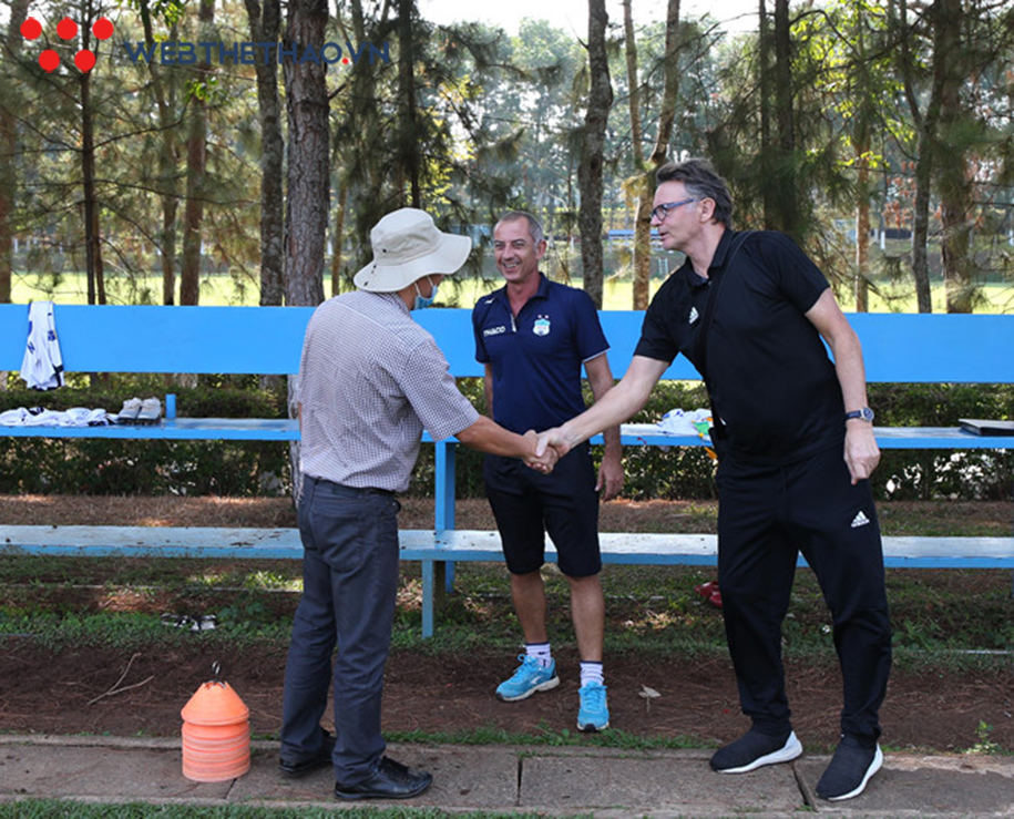 “Phù thủy trắng” Philippe Troussier đến Hàm Rồng, đám trẻ bầu Đức thắng hủy diệt