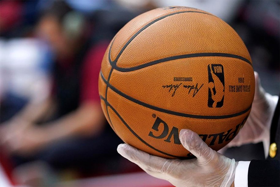 NÓNG: NBA hoãn vô thời hạn sau khi Rudy Gobert dương tính với COVID-19
