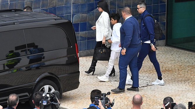 Sức khỏe của Ronaldo ở Bồ Đào Nha thế nào trong mối lo COVID-19? Sức khỏe của Ronaldo ở Bồ Đào Nha thế nào trong mối lo COVID-19?