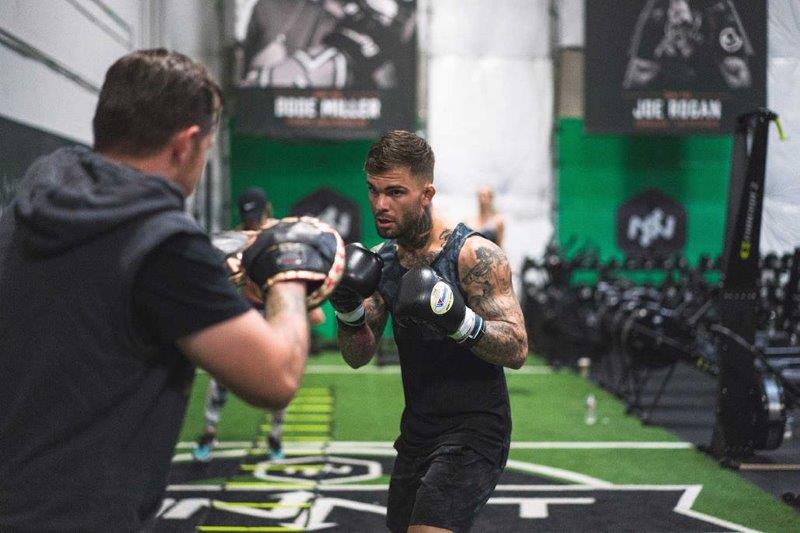 Cody Garbrandt lỡ hẹn với võ đài vì phải nhập viện