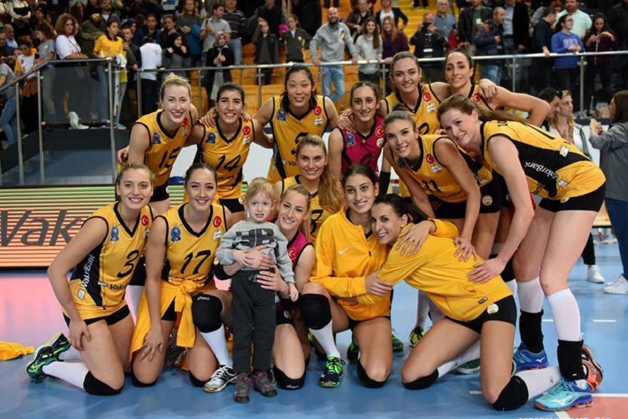 Giành chiến thắng tuyệt đối, Vakifbank xuất sắc ghi tên mình vào bán kết