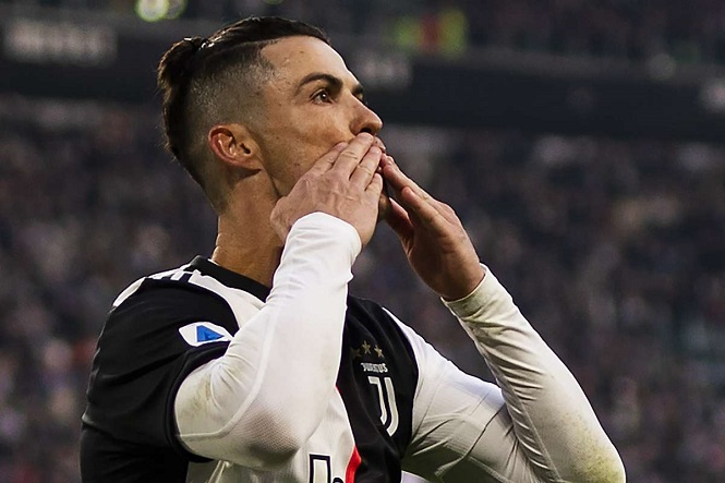 Ronaldo đưa ra thông điệp vể COVID-19 khi cách ly ở quê nhà