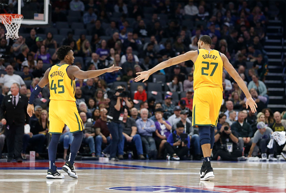Phát hiện trường hợp dương tính COVID-19 sau khi lây nhiễm từ cầu thủ Utah Jazz Phát hiện trường hợp dương tính COVID-19 sau khi lây nhiễm từ cầu thủ Utah Jazz