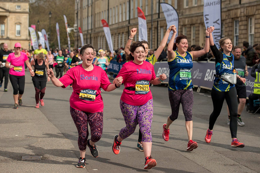 Giải chạy bằng tuổi London Marathon vẫn dũng cảm tổ chức giữa tâm bão COVID-19