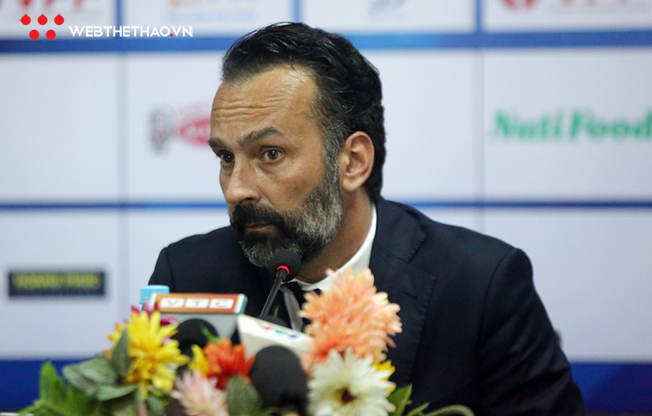 HLV Thanh Hóa: "TP.HCM thắng nhờ trọng tài"