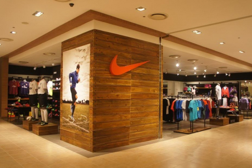 Mua giày đá bóng Nike và Adidas chính hãng tại Hà Nội ở đâu? Mua giày đá bóng Nike và Adidas chính hãng tại Hà Nội ở đâu?